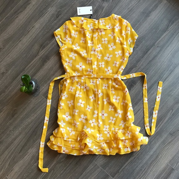 Host Pick 🎉 NWT* Bardot Yellow Floral Marigold Dress $134* Size XS - Picture 4 of 7